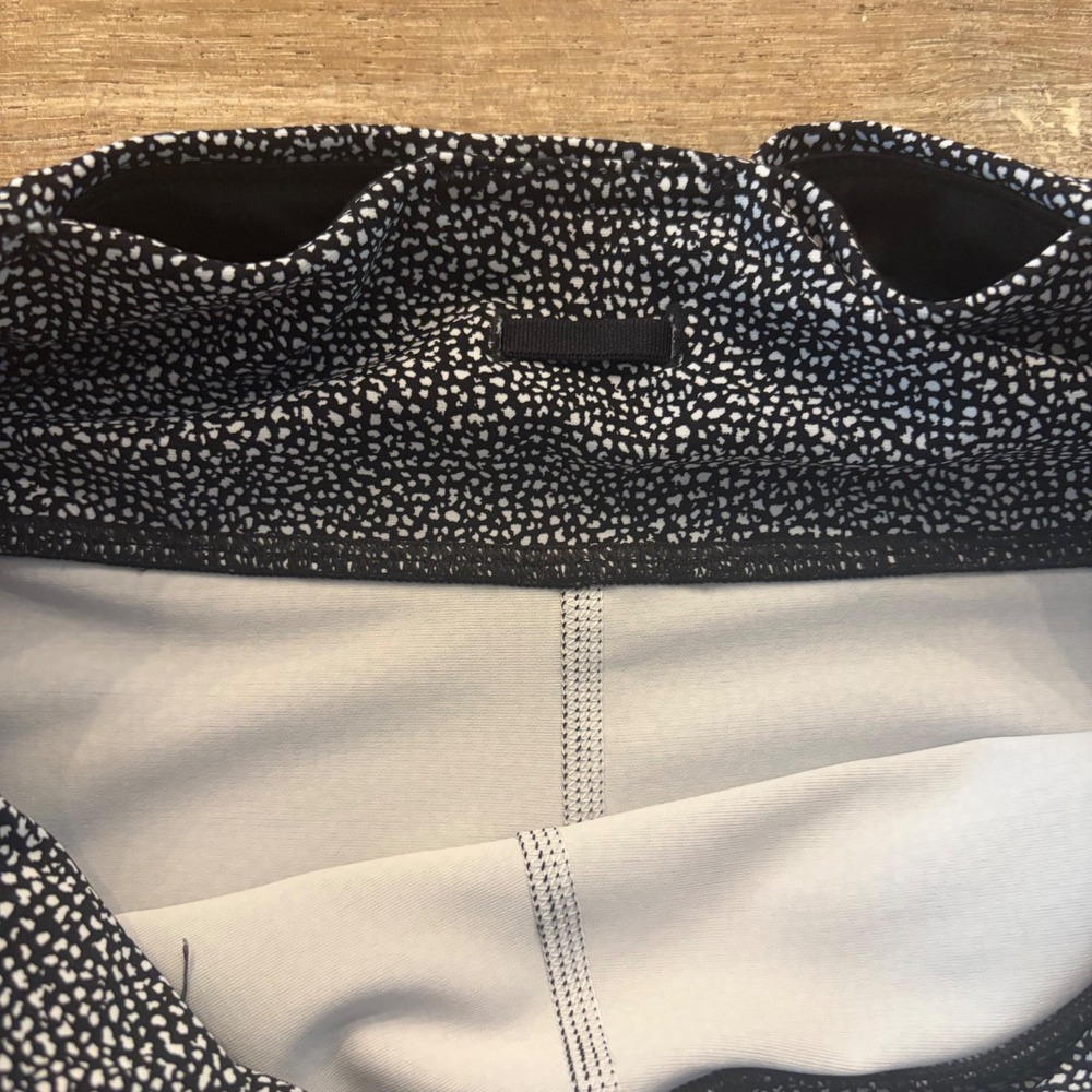 Lululemon Tight Stuff Tight II Black White Dot Splatter Leggings Sz 6 Reflective - Picture 4 of 11
